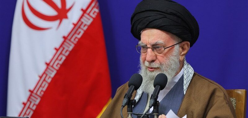 امام خامنه‌ای: تهاجم ارتش آمریکا مغلوب شجاعت و فداکاری جوانان ایران شد