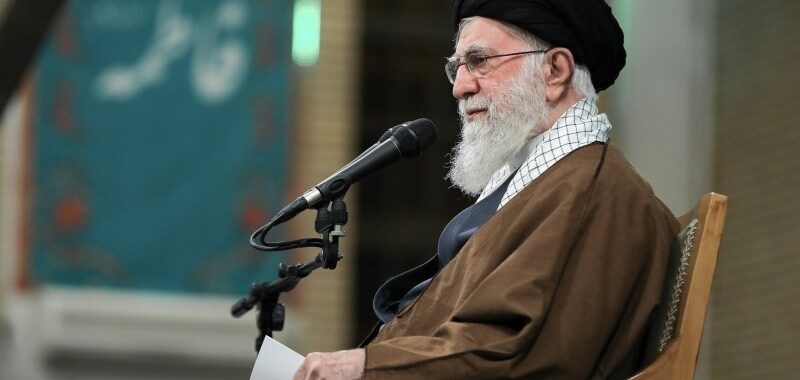 رهبر انقلاب: جوانان ما جوانان خوبی هستند؛ لزوم تبیین هنرمندانه ارزش‌های دفاع مقدس برای آنان